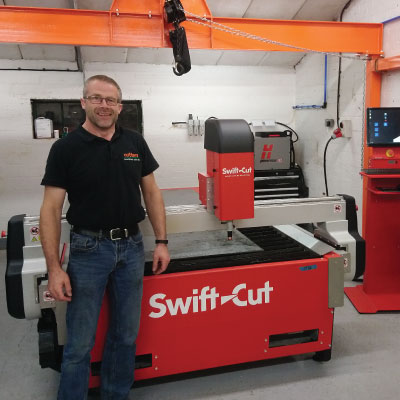 تتخصص مبيعات ماكينات القواطع في بيع الجرارات المدمجة المستعملة عالية الجودة ومعدات العناية الأرضية ومركبات المرافق. باستخدام طاولة قطع البلازما Swift-Cut Pro CNC